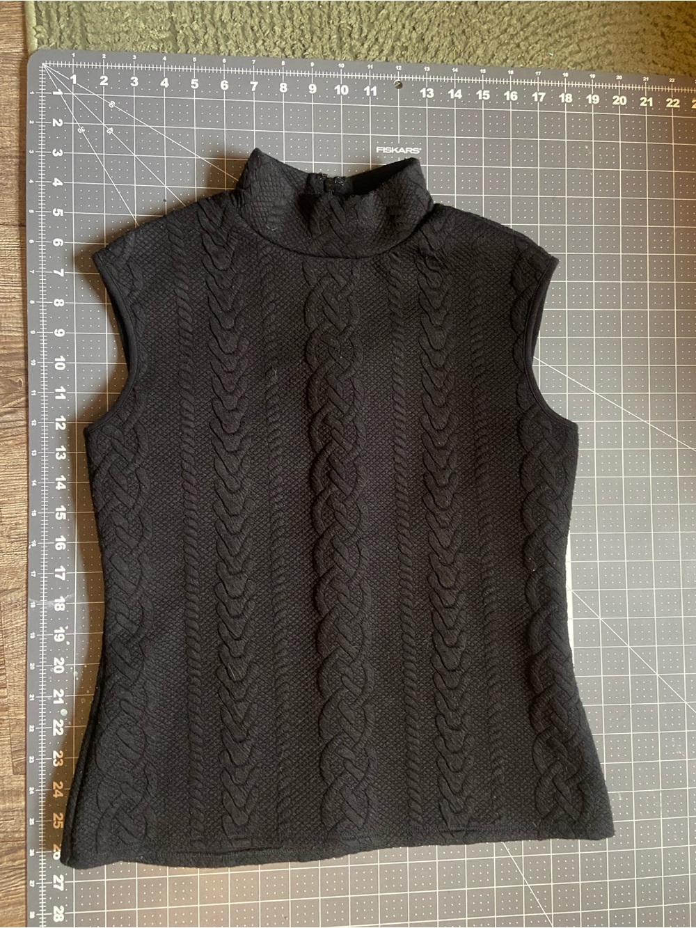 Vince Camuto Size XS Black Cable Knit Sleeveless Turtleneck Top